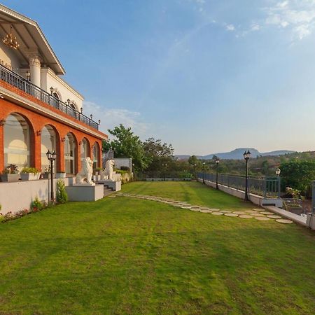 Bellevue Palace By Stayvista - Lavish Abode With A Pool, Landscaped Lawn, Gazebo & Adventure Activities Nashik Exterior photo