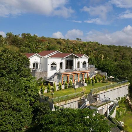 Bellevue Palace By Stayvista - Lavish Abode With A Pool, Landscaped Lawn, Gazebo & Adventure Activities Nashik Exterior photo